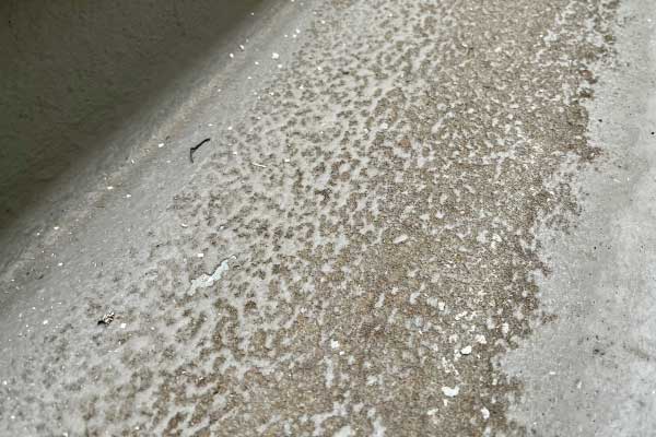 雨漏り発生箇所：ベランダ・バルコニーの防水層の劣